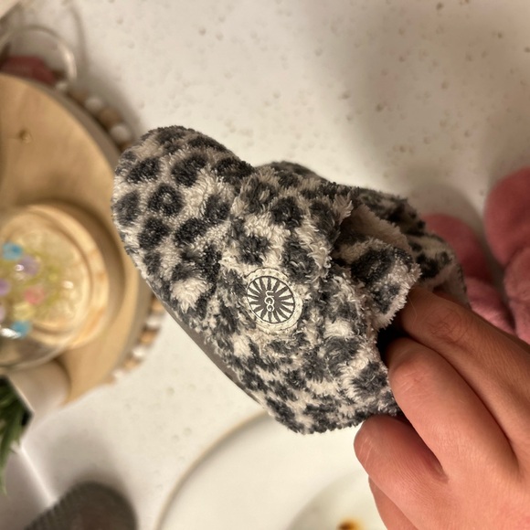 2 pairs of baby girl Uggs size 2/3 - Picture 4 of 5